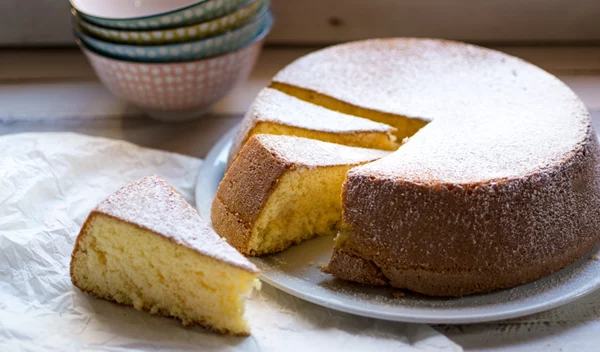 Υγιεινό και νηστίσιμο κέικ με καρύδια και ελαιόλαδο - Πανεύκολο και αφράτο