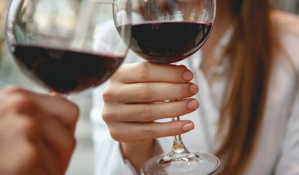 Το δίλημμα για κόκκινο ή λευκό κρασί: Ποιο είναι καλύτερο για την υγεία μας