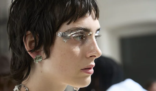 Beauty trends SS24: Οι τάσεις που κάνουν το παιχνίδι της ομορφιάς πιο συναρπαστικό από ποτέ