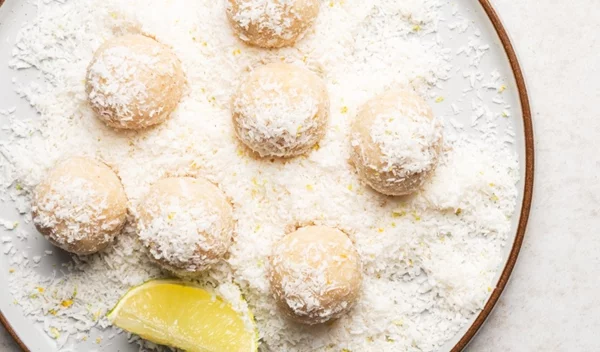 Mπάλες ενέργειας με λεμόνι: Ανοιξιάτικο και δροσερό σνακ για κάθε στιγμή!