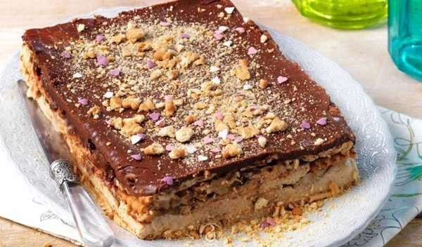 Πανεύκολο και δροσερό μπισκοτογλυκό ψυγείου για το πασχαλινό τραπέζι