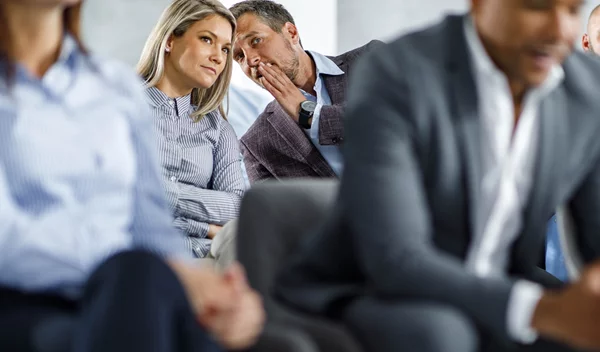 Πώς να μη σε νοιάζει 'τι θα πει ο κόσμος'