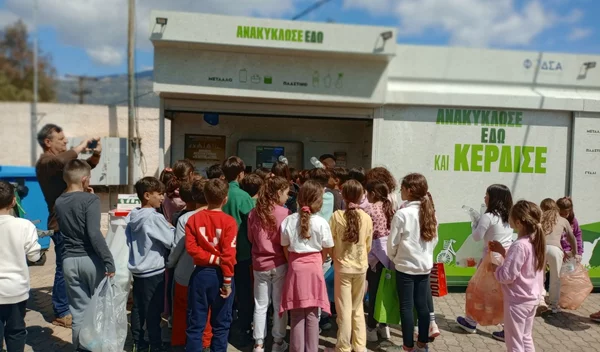 Γιάννης Αντετοκούνμπο και ΤΕΧΑΝ έκαναν την ανακύκλωση… μόδα στα σχολεία