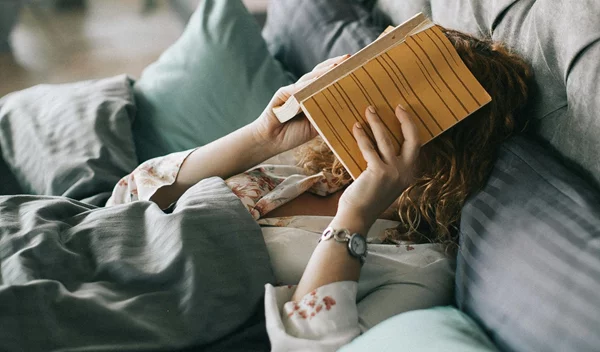 Υποφέρεις από burnout; Οι τροφές που θα σε βοηθήσουν και ποιες πρέπει να αποφύγεις