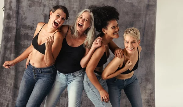 4 χρήσιμες συμβουλές για να επιλέξεις το τέλειο τζιν, εάν προτιμάς το online shopping