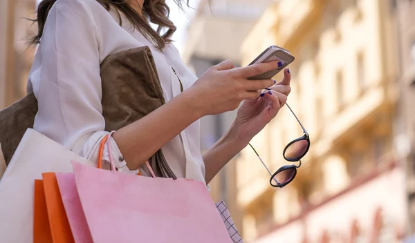 Καλοκαιρινές εκπτώσεις | Πώς θα κάνεις έξυπνες αγορές για να μην ξεφύγεις από το budget