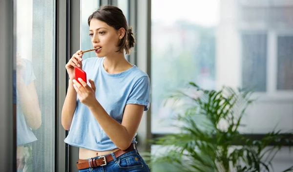 Προσέχεις τη διατροφή σου; Αυτά τα νέα κράκερς  με σουσάμι, μαυροσούσαμο και κινόα είναι για εσένα