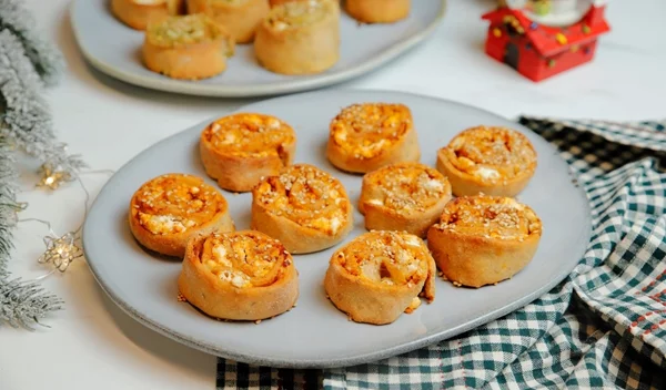 Ρολάκια με φέτα: Φτιάξε σπιτική τη ζύμη με 2 μόνο υλικά!