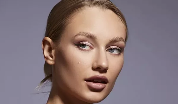 Αυτή είναι η κρέμα προσώπου για κάθε τύπο επιδερμίδας που έχει "κατακτήσει" τo TikTok τώρα