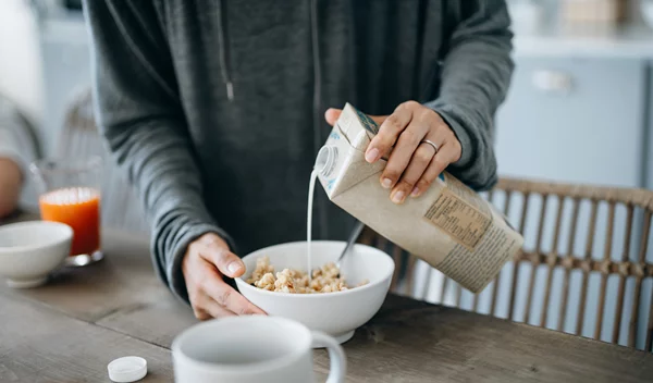 Ποιο φυτικό γάλα να διαλέξω; Οι διαφορές ανάμεσα στο γάλα αμυγδάλου, καρύδας, σόγιας, ρυζιού
