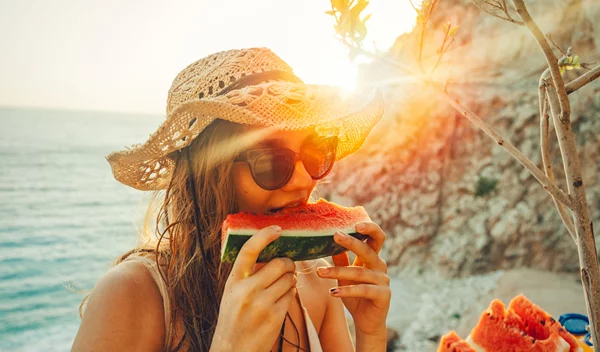 Γιατί μας κόβεται η όρεξη στη ζέστη; Τι απαντά η διαιτολόγος