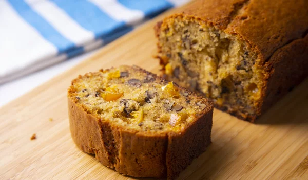 Kέικ πορτοκαλιού με βρώμη και με μόλις 5 υλικά