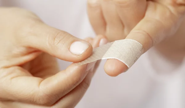 Γιατί τα κοψίματα από χαρτί πονάνε τόσο πολύ;