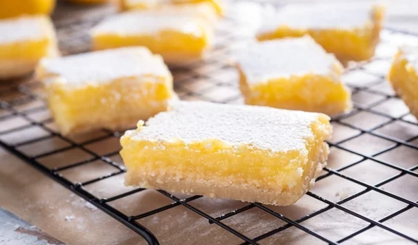 Mπάρες λεμονιού με βάση από μπισκότο