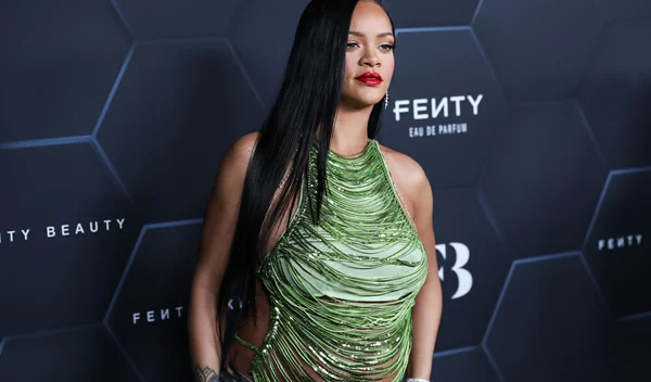 Belly out: Το trend που απογείωσε η Rihanna και άλλες celebrities κατά τη διάρκεια της εγκυμοσύνης τους