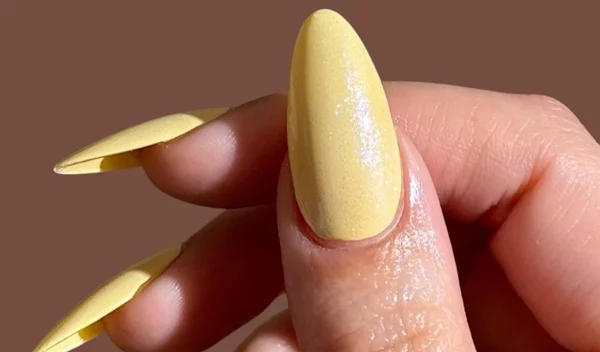 Butter Yellow Nails: Οι 5 παραλλαγές που θα υιοθετήσεις άμεσα