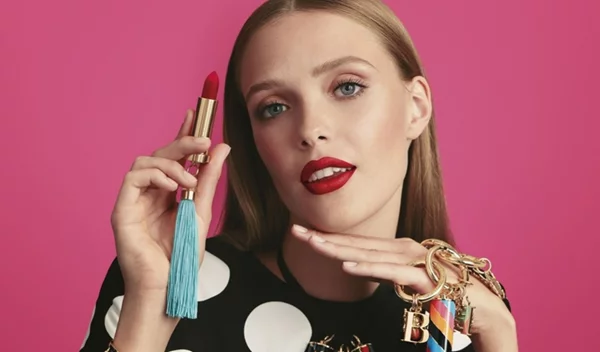 Αυτό είναι το καλύτερο, custom-made κραγιόν για ενυδάτωση και πλούσιο χρώμα στα χείλη