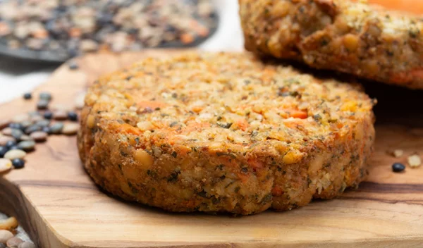 Άλαδα μπιφτέκια λαχανικών: Εύκολα, νηστίσιμα και ιδανικά για τη Μεγάλη Εβδομάδα