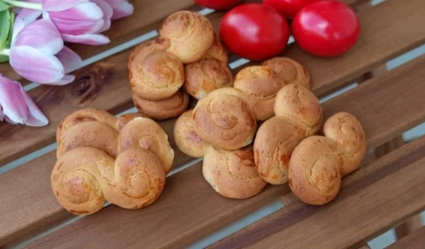 Πασχαλινά κουλουράκια με άρωμα τσουρεκιού - Εύκολα και πολύ τραγανά