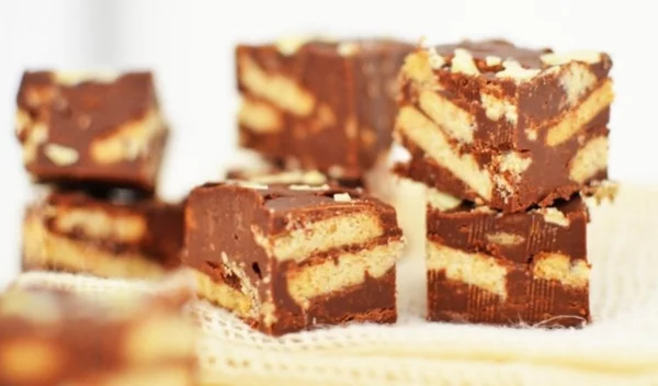 Τέλειο: Σοκολατένιο μπισκοτογλυκό ψυγείου μόνο με 3 υλικά