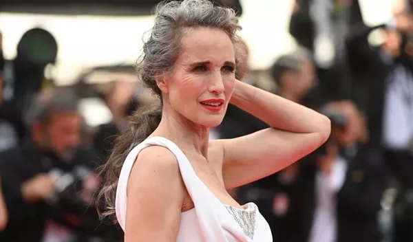 Μαθήματα ομορφιάς από γυναίκες που ξέρουν πώς να μεγαλώνουν ωραία