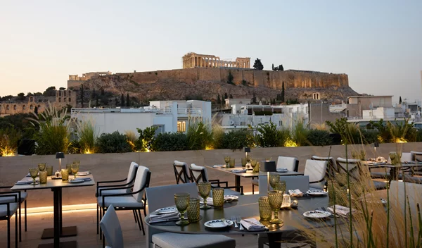 Be my Valentine: Γιορτάστε τον έρωτά σας με μια πολυτελή διαμονή στα Divani Collection Hotels