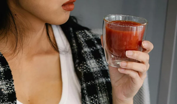 Σε μόλις 7 ημέρες: Ο χυμός που αποδεδειγμένα μεταμορφώνει τον μεταβολισμό (+ άλλα 2 σημαντικά οφέλη)