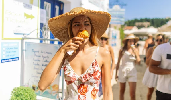 Παγωτό στο ρούχο: Διώξε τον λεκέ με 5 απλά βήματα