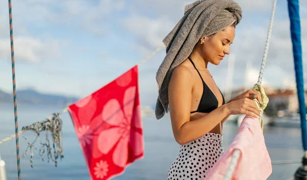 Μάζεψε το ρούχο στο πλύσιμο; Δες πώς θα το επαναφέρεις στην αρχική του φόρμα