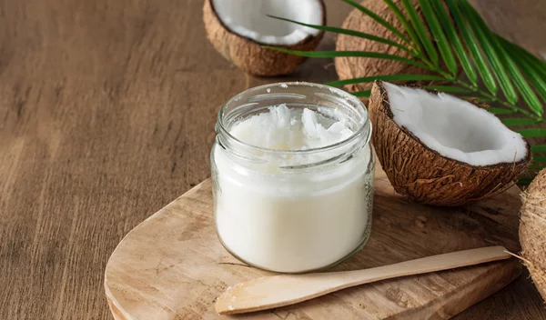 Λατρεύεις το άρωμα καρύδας το καλοκαίρι; Τότε δεν πρέπει να λείπουν από το νεσεσέρ σου αυτά τα προϊόντα