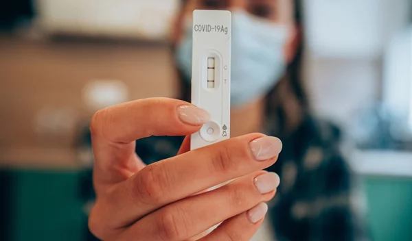 Covid και παραλλαγή FLiRT: Ποια είναι τα ύπουλα συμπτώματα;