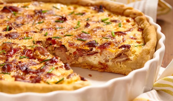 Λιγούρες στο γραφείο; Συνταγή για ελαφριά κοτόπιτα με γιαούρτι χωρίς φύλλο