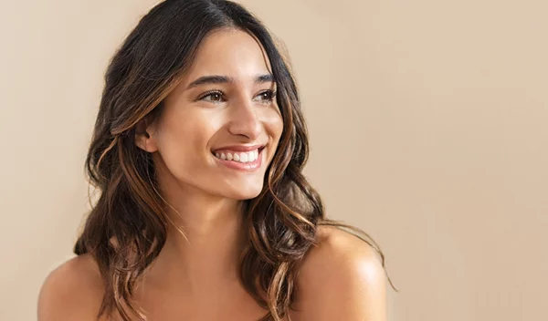 Καστανό χρώμα: Η chic απόχρωση που θα βλέπεις παντού το 2023