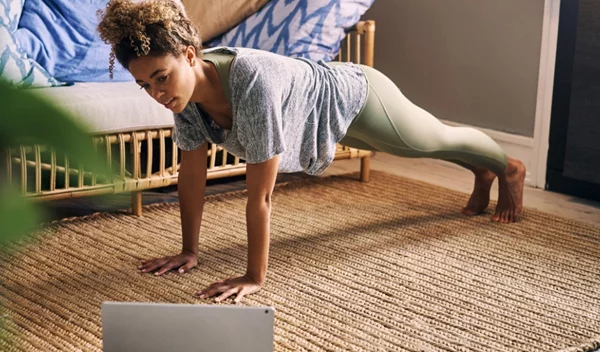Τέσσερις κορυφαίες ασκήσεις για επίπεδη κοιλιά αν δεν μπορείς τα ροκανίσματα