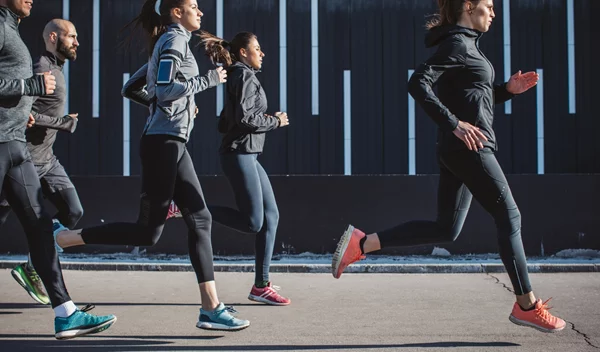 Έξι βήματα για να ξεκουράσεις το σώμα σου μετά από έναν αγώνα δρόμου