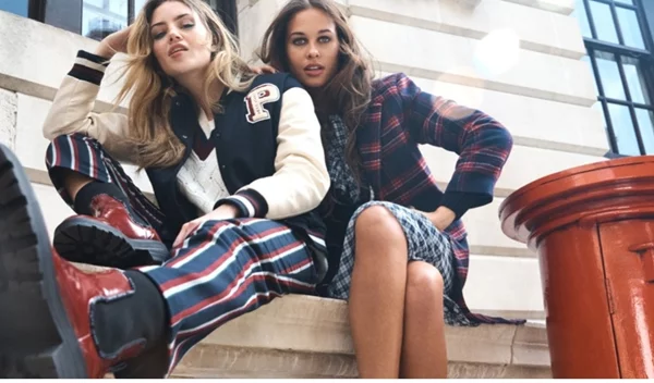 Caught on Camera | Η νέα AW22 καμπάνια της Pepe Jeans London είναι μία ωδή στο βρετανικό preppy στιλ