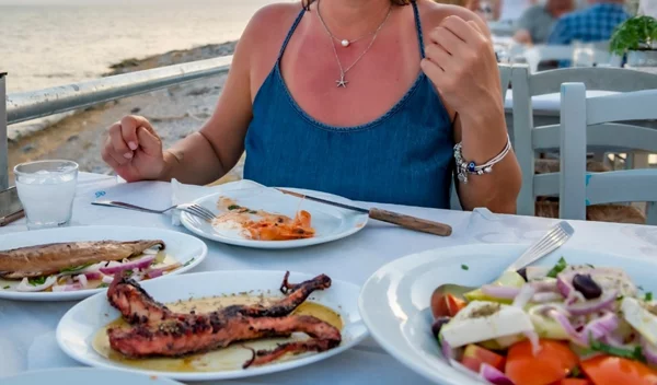 Έφαγα πολύ, τι να κάνω; Συμβουλές για να διαχειριστείς την κατάσταση