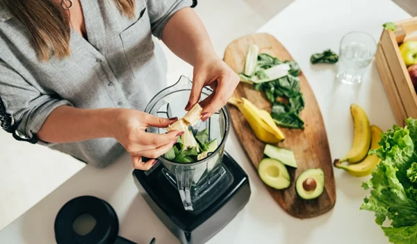 Τι να προσθέσεις στα smoothies για να γίνουν πιο χορταστικά