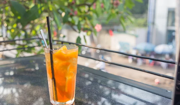 LIFE Tsai Half & Half: Ο εκρηκτικός συνδυασμός με μισό ice tea και μισό φυσικό χυμό ροδάκινο