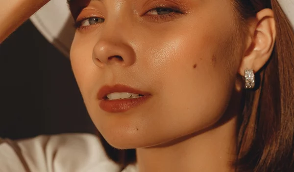 Ψαλίδα: Πώς θα προλάβεις τον χειρότερο εχθρό των μαλλιών σου