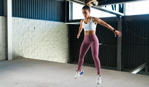 Κάψε λίπος στο φουλ: Oι 6 καλύτερες ασκήσεις για το σπίτι και το γυμναστήριο