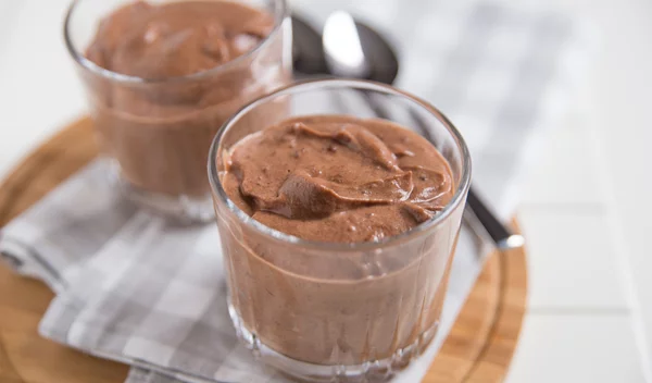 Υγιεινή σοκολατένια πουτίγκα με βραστά αυγά - το viral γλυκό που σε χορταίνει