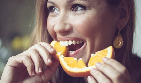 Θρεπτικά συστατικά που χρειάζεται το σώμα μας καθώς μεγαλώνουμε