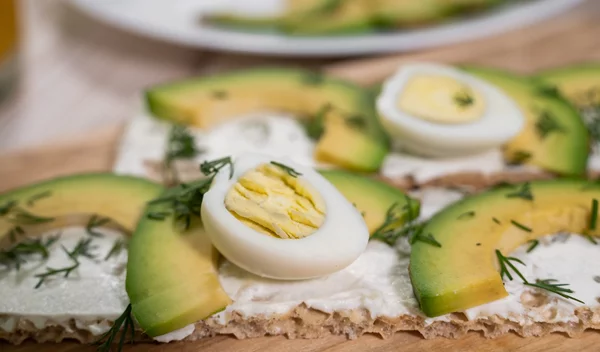 4 γρήγορες ιδέες για πρωινό με ~20 γρ. πρωτεΐνης