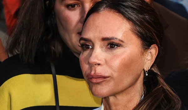 Victoria Beckham: Αυτό είναι το κομψό χρώμα νυχιών που δεν θα υιοθετούσε ποτέ