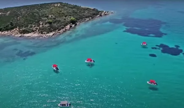 Το εξωτικό ελληνικό νησί που έχει ζεστά νερά όλο τον χρόνο