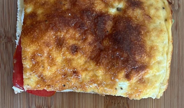 Η πιο viral πρωτεϊνική τορτίγια του ΤikΤok με μόνο 2 υλικά (χωρίς υδατάνθρακες)