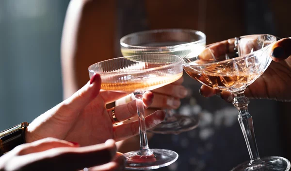 Ποια ποτά βλάπτουν το δέρμα σου;