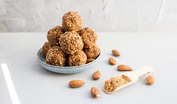 Μπάλες ενέργειας με γεύση μελομακάρονο