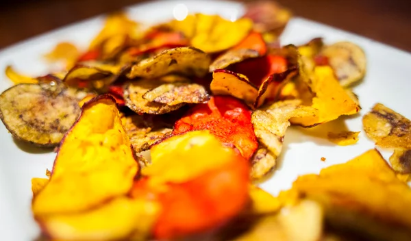 Ιδέες για vegan σνακ: 8 αλμυρές και γρήγορες επιλογές αν δεν τρως ζωικά προϊόντα